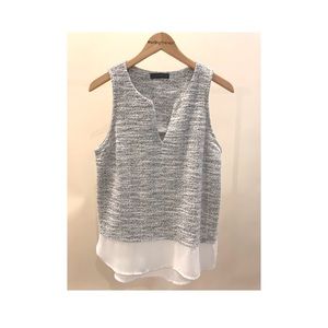 Sleeveless top with V front